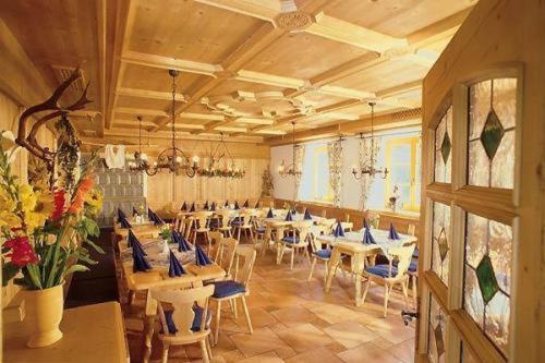 אואפהופן Gasthof & Hotel Jaegerwirt מראה חיצוני תמונה